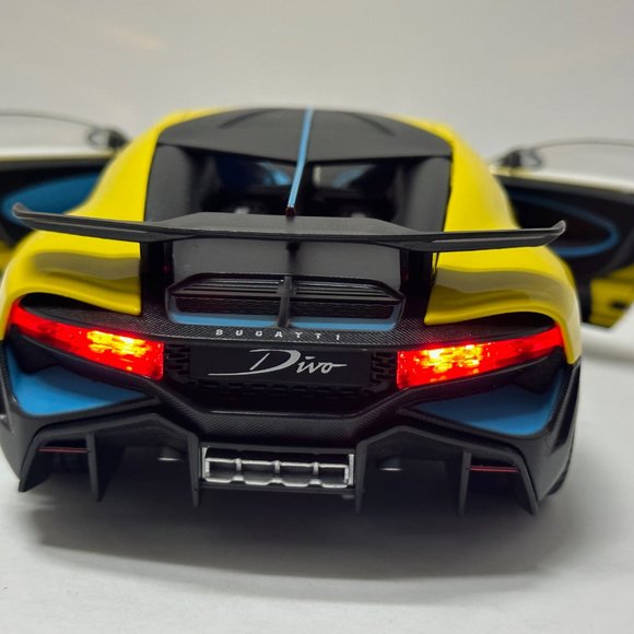 1:18 Bugatti Divo Metal Diecast With LED headlight & Taillight Yellow - Picture 7 of 8